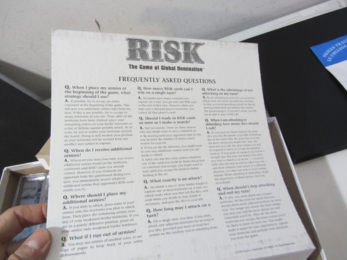 vintage RISK game of global domination - tons of miniatures Hasbro board game - Picture 6 of 15
