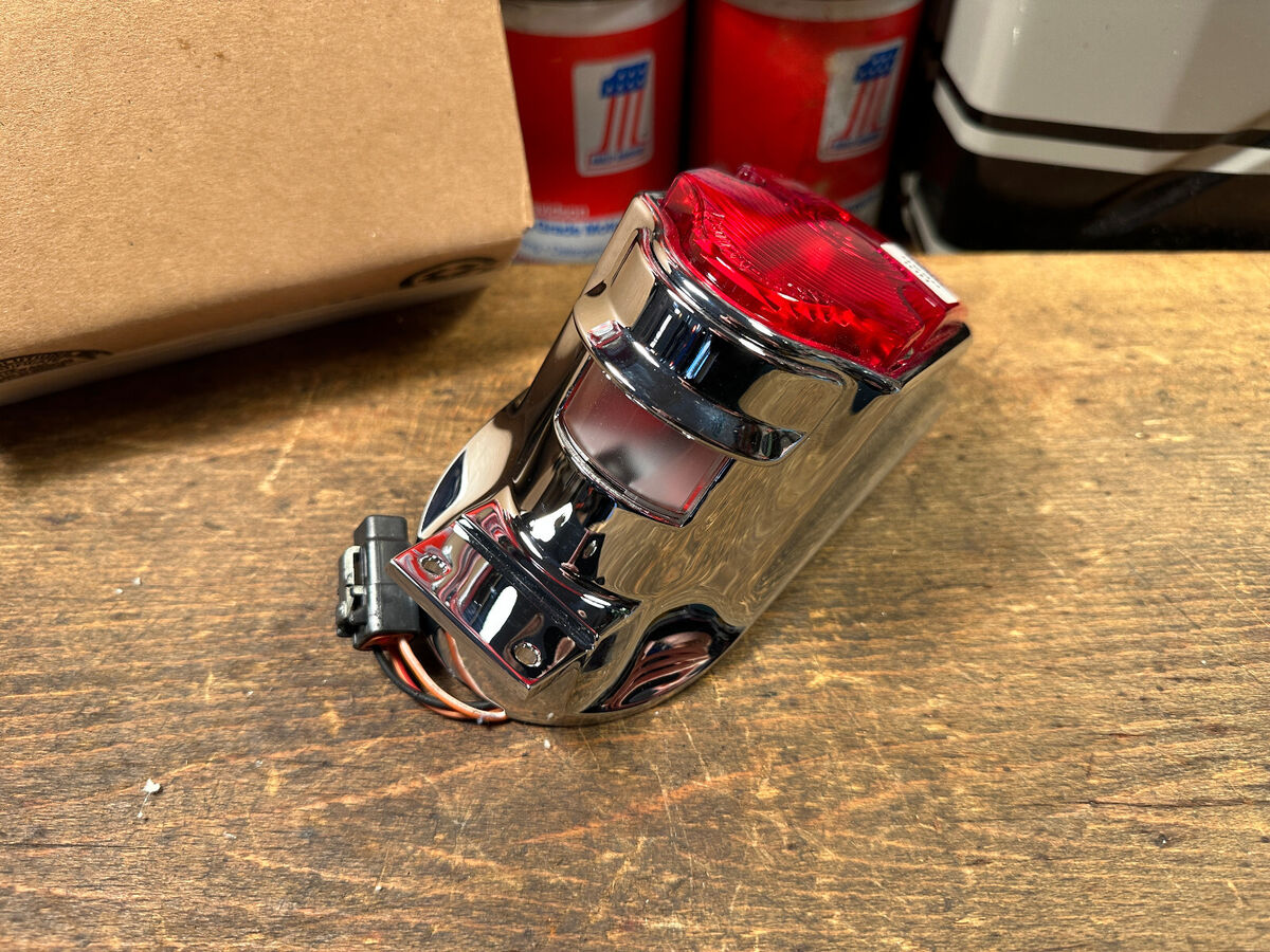 68281-05 TOMBSTONE® DELUXE ORIG. HARLEY® FLSTN® TAILLIGHT 68281-05 TOMBSTONE® DELUXE ORIG. HARLEY® FLSTN® TAILLIGHT