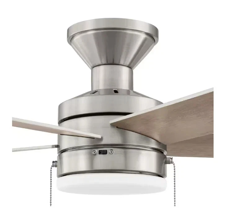 Ventilador de techo Hampton Bay Caltris 52" LED integrado interior/exterior níquel cepillado Foto 4 de 4