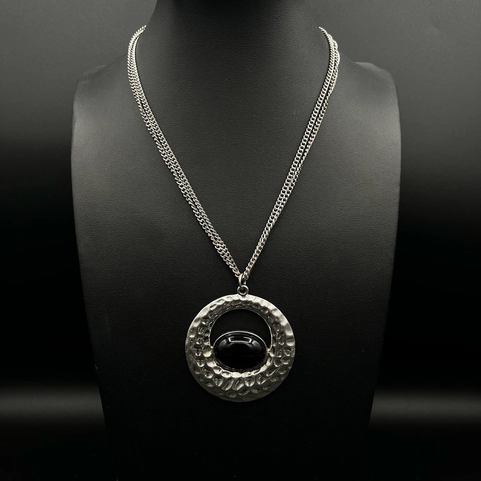 Paparazzi Black Stone Silver Tone Hammered Ring Pendant Necklace - Image 4 of 4