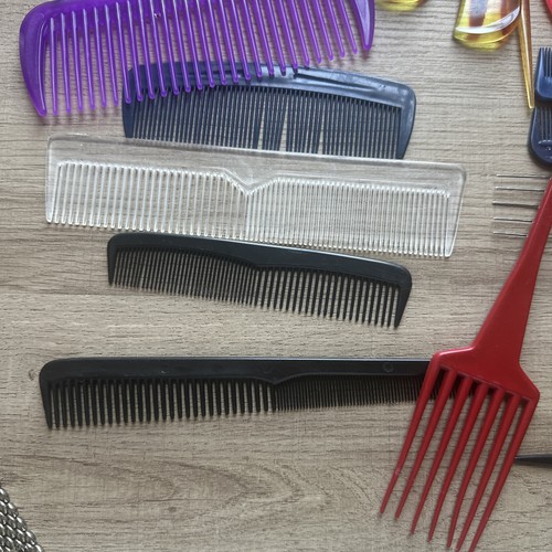23 Vintage Hair Accessories Lot Combs, Pins, Teasers – Unbranded, Mixed Styles - Picture 5 of 10