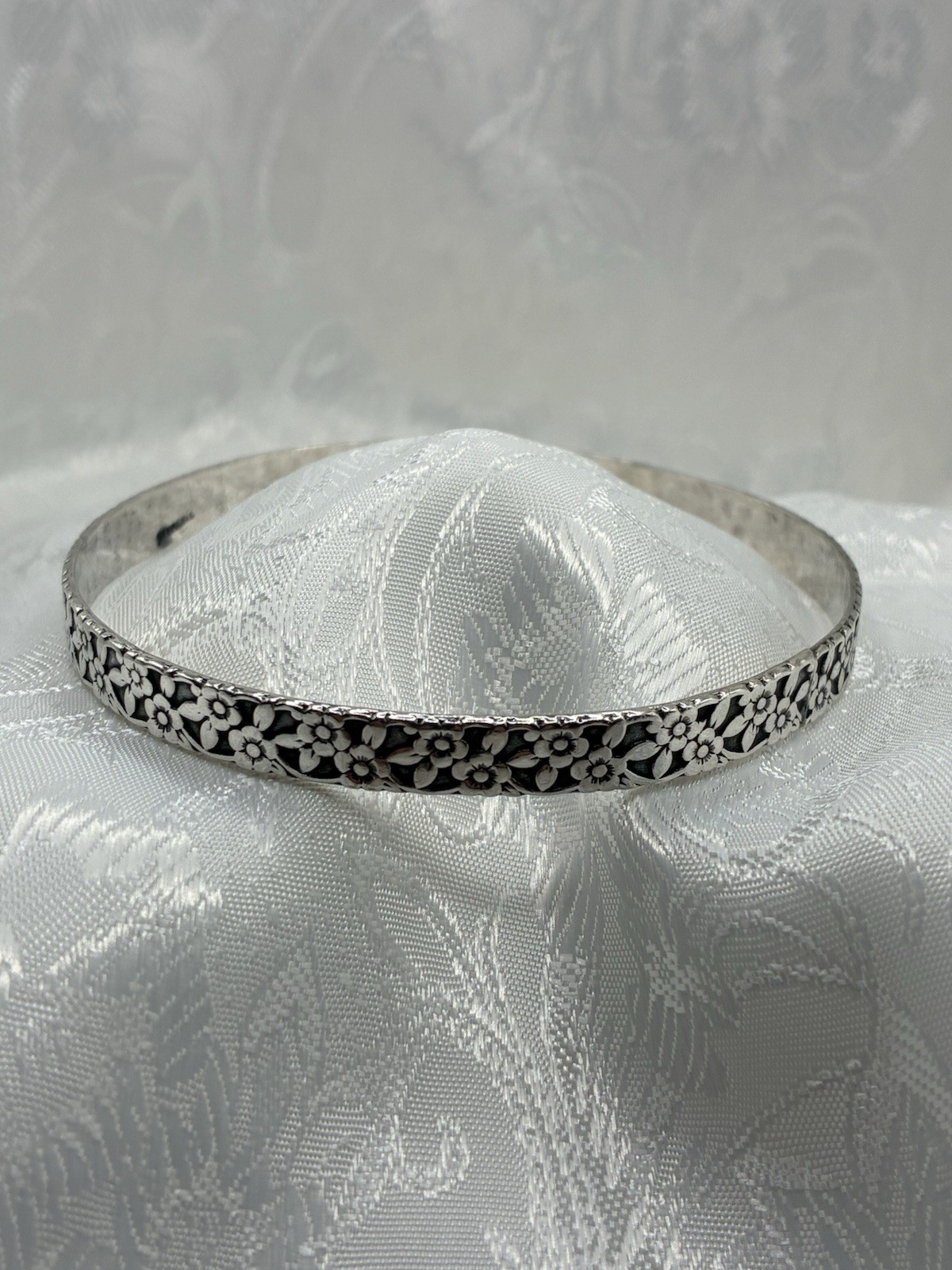 Vintage Continuous Floral Pattern Sterling Silver Bangle with Antiquing