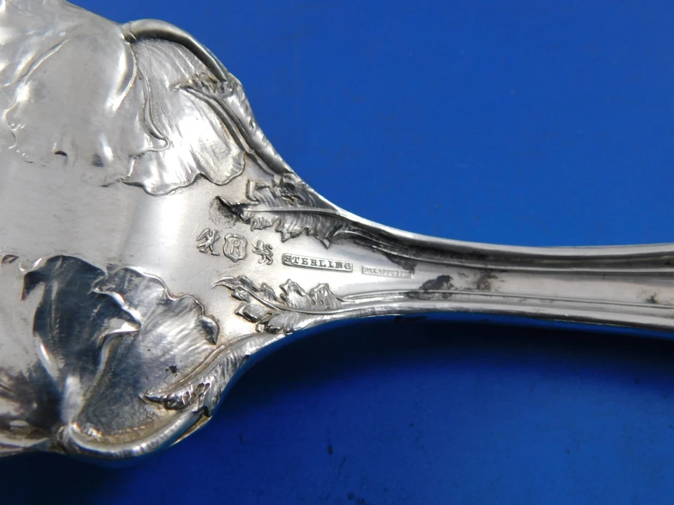 Tenedor para servir pescado Love Disarmed by Reed and Barton de plata esterlina Pcd 10 3/4" Foto 4 de 4