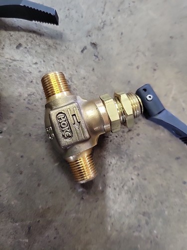 2 Hoke 1511M2B Brass Valve 1/8" Npt male - Picture 3 of 8