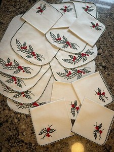 Vintage Christmas Holly Embroidered Linen 8 Placemats & 8 Napkins Never Used