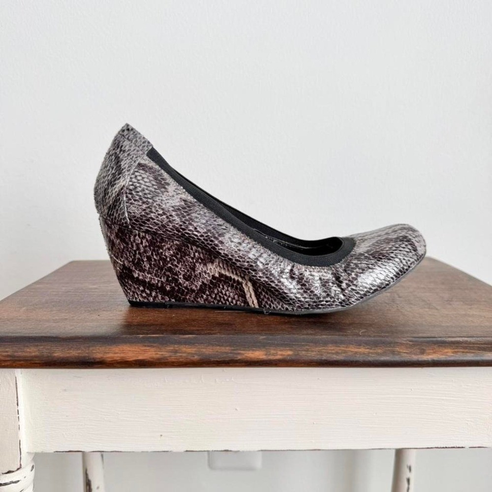 Snakeskin Ballet Flat Wedge Size 9 python gray bl… - image 1