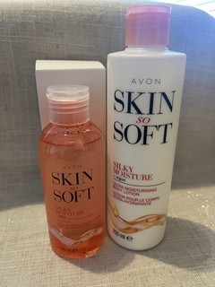 Avon Skin So Soft Silky Moisture Set. NEW
