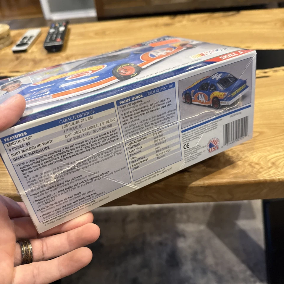 Revell Kyle Petty #44 Hot Wheels Pontiac Grand Prix Model Kit 85-2524 | NEW - Image 2 of 4