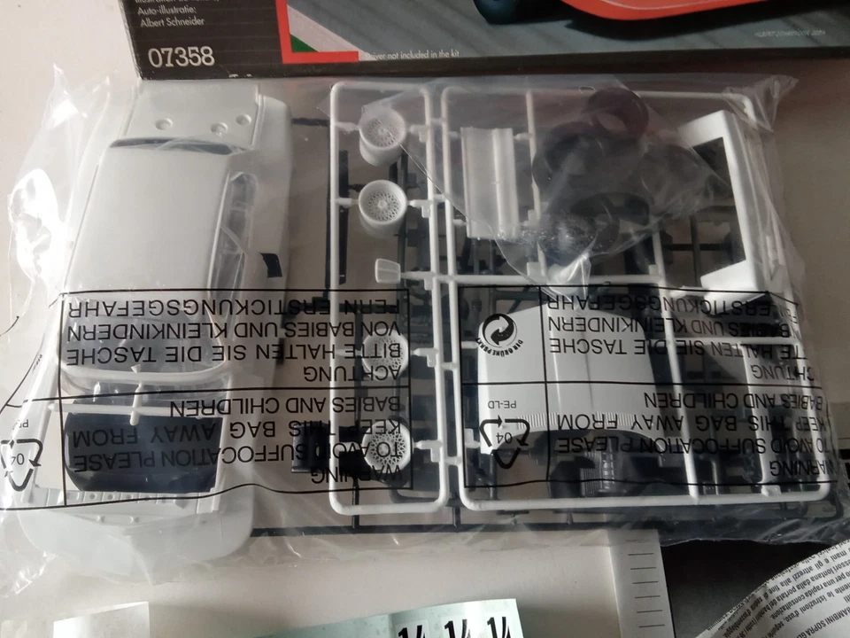 REVELL 1/24  #07358  KIT MAQUETTE a MONTER BMW 320 Gr.5 NEUF SACHETS FERMES - Photo 4/4