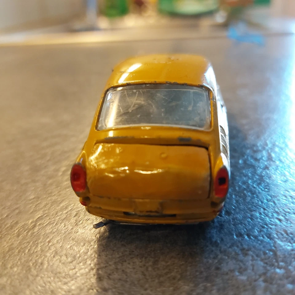 POLITOYS M 538 VOLKSWAGEN 1600 TL Scala 1/43 Made in Italy DA RESTAURARE - Immagine 3 di 4