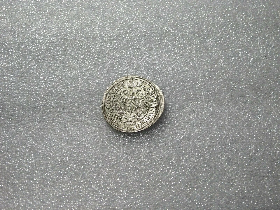 1687 AUSTRIA 6 KREUZER SILVER COIN LEOPOLD THE HOGMOUTH VIENNA  AU - Image 4 of 4