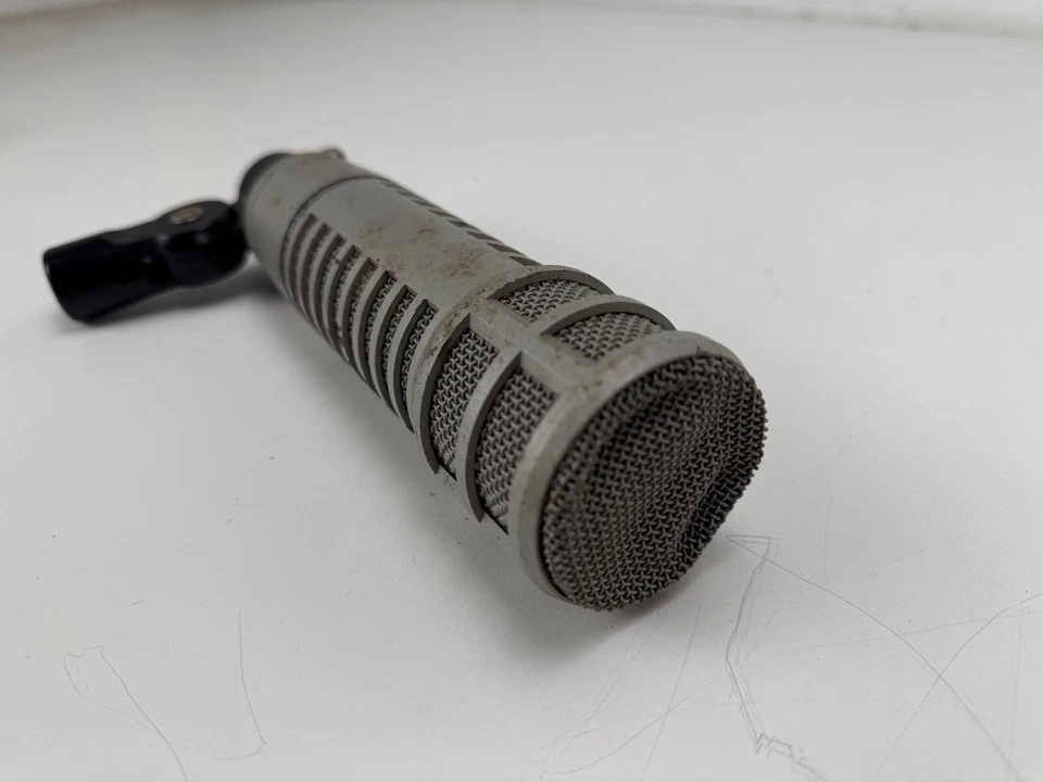 Electro Voice RE - 20 Variable D Dynamic Cardiod Microphone with spare body - Image 3 of 4