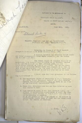 1926-1932 LNER Documents Re: Widows', Orphans' & Old Age Pensions 80+ Pages (P1) - Picture 4 of 6