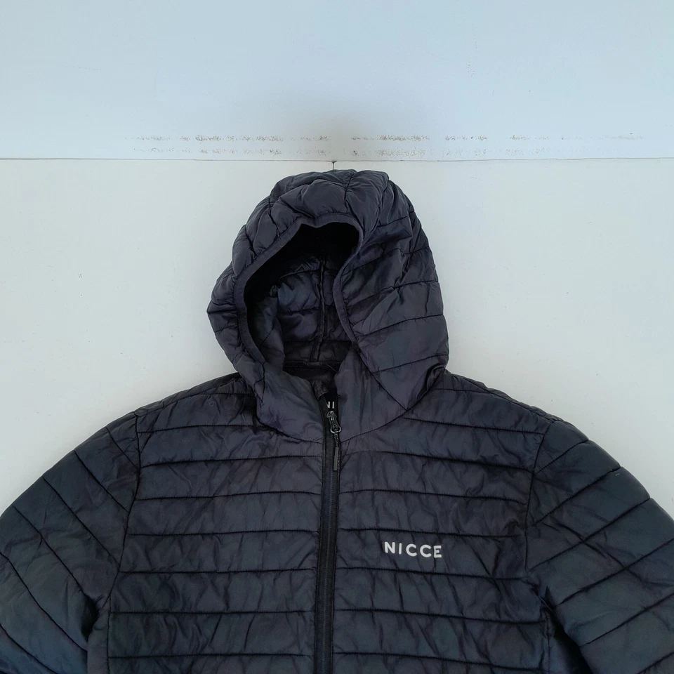 Jaqueta NICCE masculina preta média acolchoada com zíper bolsos com capuz - Imagem 2 de 4