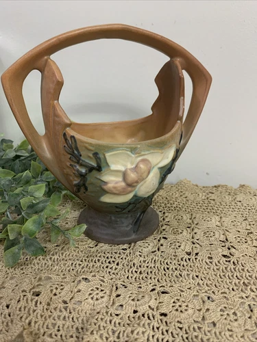 Roseville Pottery Magnolia Brown Basket Vase 383-7 Antique