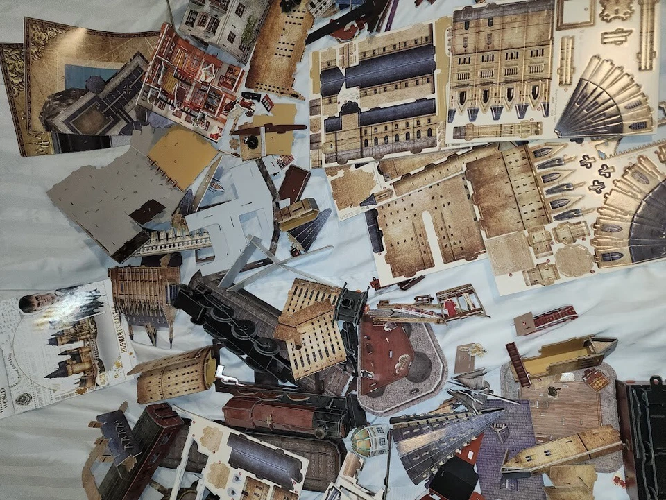 Lot of Cubic of Harry Potter Hogwarts 3D Puzzles (Great condition) - Pre-owned - Image 3 of 4