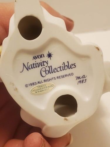 Avon Nativity Collectibles Set 21 Porcelain Figurines Plus Manger 1981-1992 - Picture 20 of 24