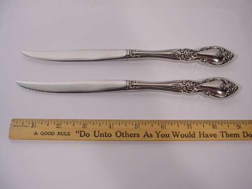 Oneida Community Louisiana 2 Stainless Steak Knives 9 1/8" - Picture 5 of 5