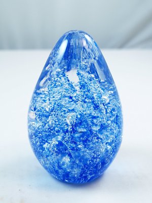 M Design Art Bubbling Blue Coral in Egg Paperweight PW-640