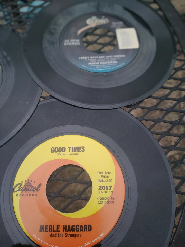 Lot of 7 MERLE HAGGARD 45's - Sing Me Back Home / Twinkle Twinkle Luck Star + - Image 4 of 4