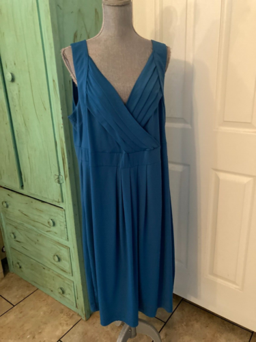 AVENUE, NWT, WOMENS, STRETCHY, SLEEVELESS, V-NECK, PLEATED DRESS, 22/24 - Picture 6 of 6