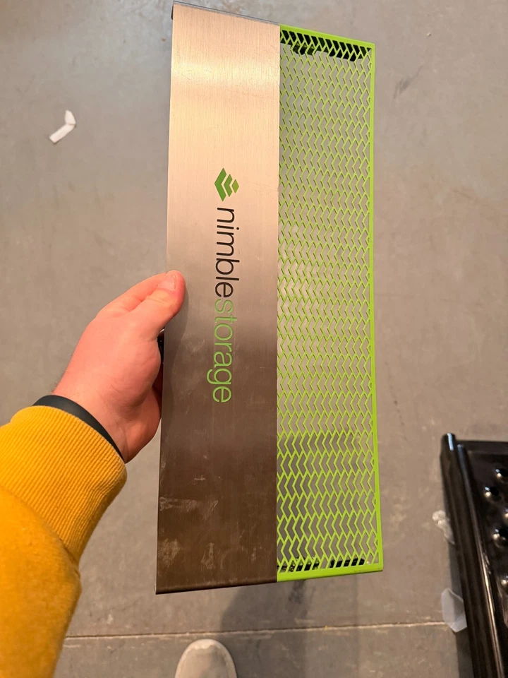 HF20 HPE C1H-2P-11T-B Nimble Storage w/ Hard Drives - Image 4 of 4