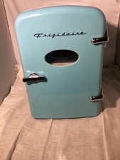 Frigidaire Mini Kühlschrank EFMIS175 Retro Style LT blau, mit Netzkabel - funktioniert super