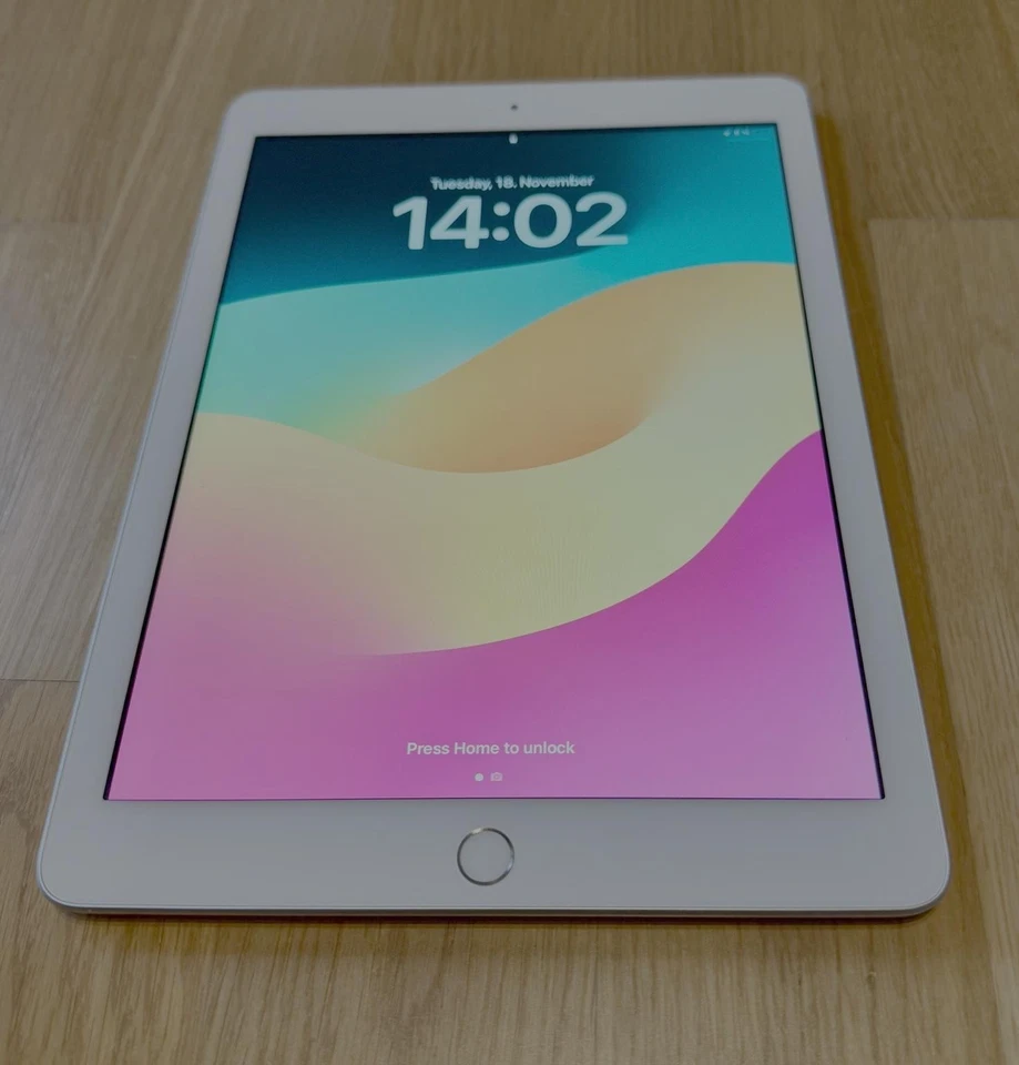 Apple iPad 6. Gen. 128GB, WLAN, 24,64 cm, (9,7 Zoll) - Silber