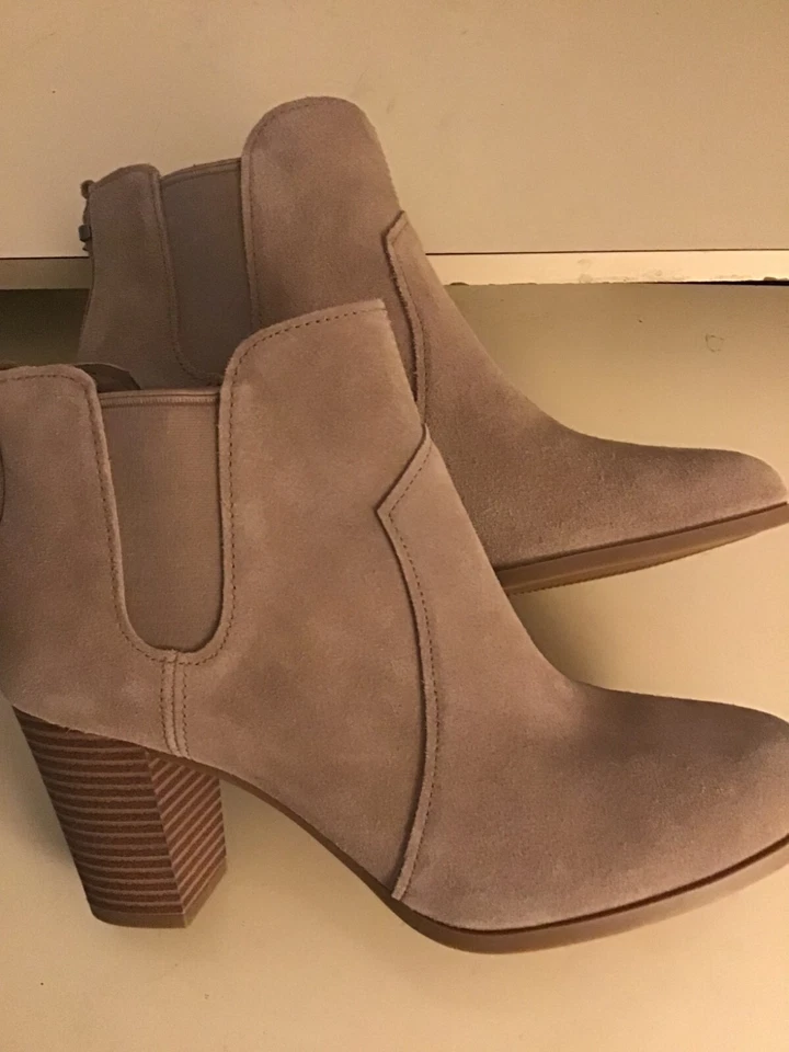 Koolaburra By Uggs women beige suede Dvita Chelsea heel boots US 10 Euro 41 - Image 3 of 4