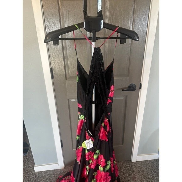 Новый с Ярлыками B. Darlin женщин черный/розовый цветочный длинное платье выпускного вечера/возвращения домой. Размер: 11 - Изображение 2 из 4