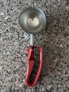 Vollrath 47388 Food/Ice Cream Scoop 8 oz Orange Disher No. 4