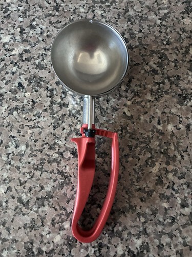 Vollrath 47388 Food/Ice Cream Scoop 8 oz Orange Disher No. 4