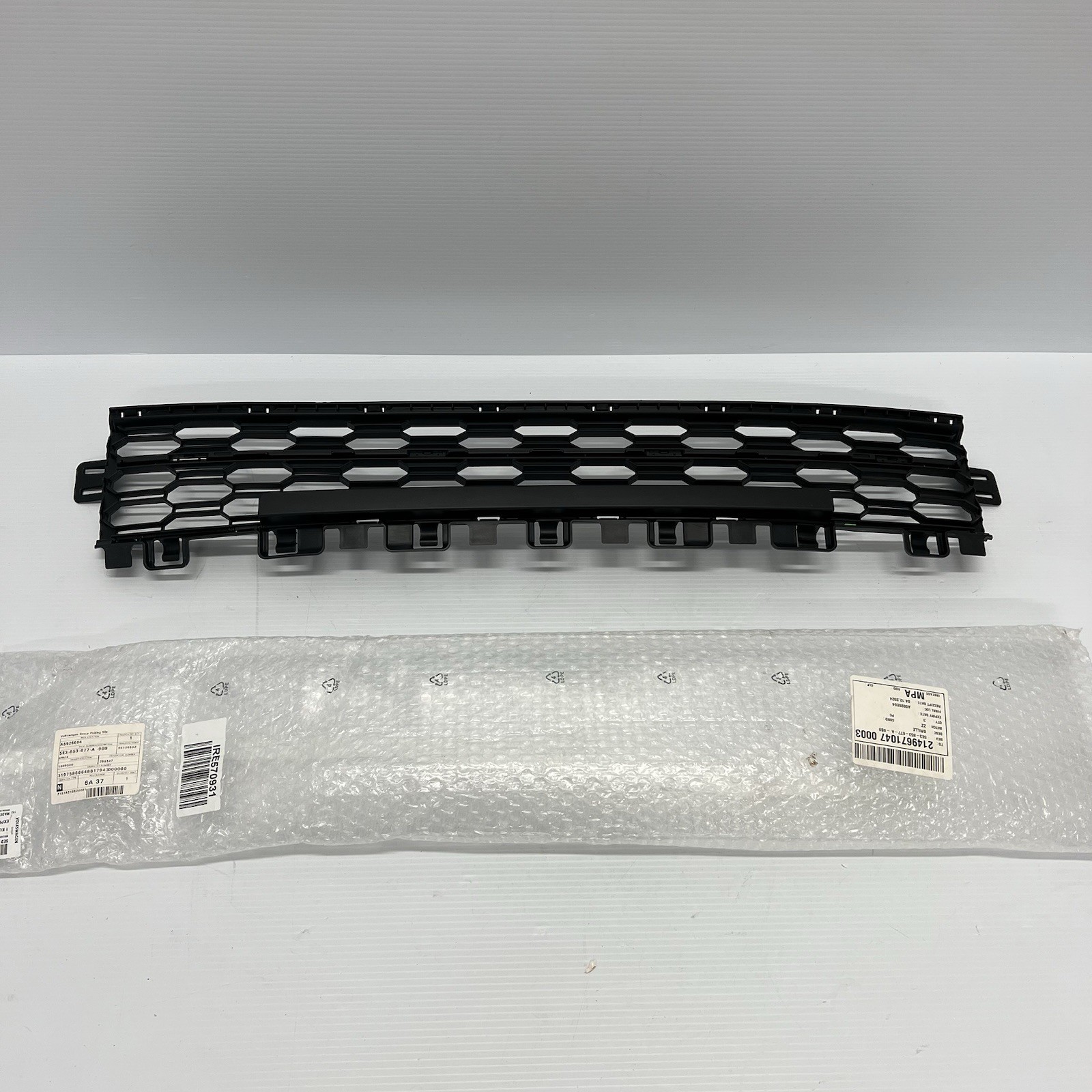 Front Lower Radiator Grille for Skoda OCTAVIA 20- 5E3853677A 9B9