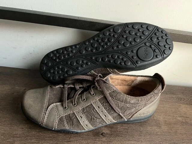 Taos hotsell leather sneakers