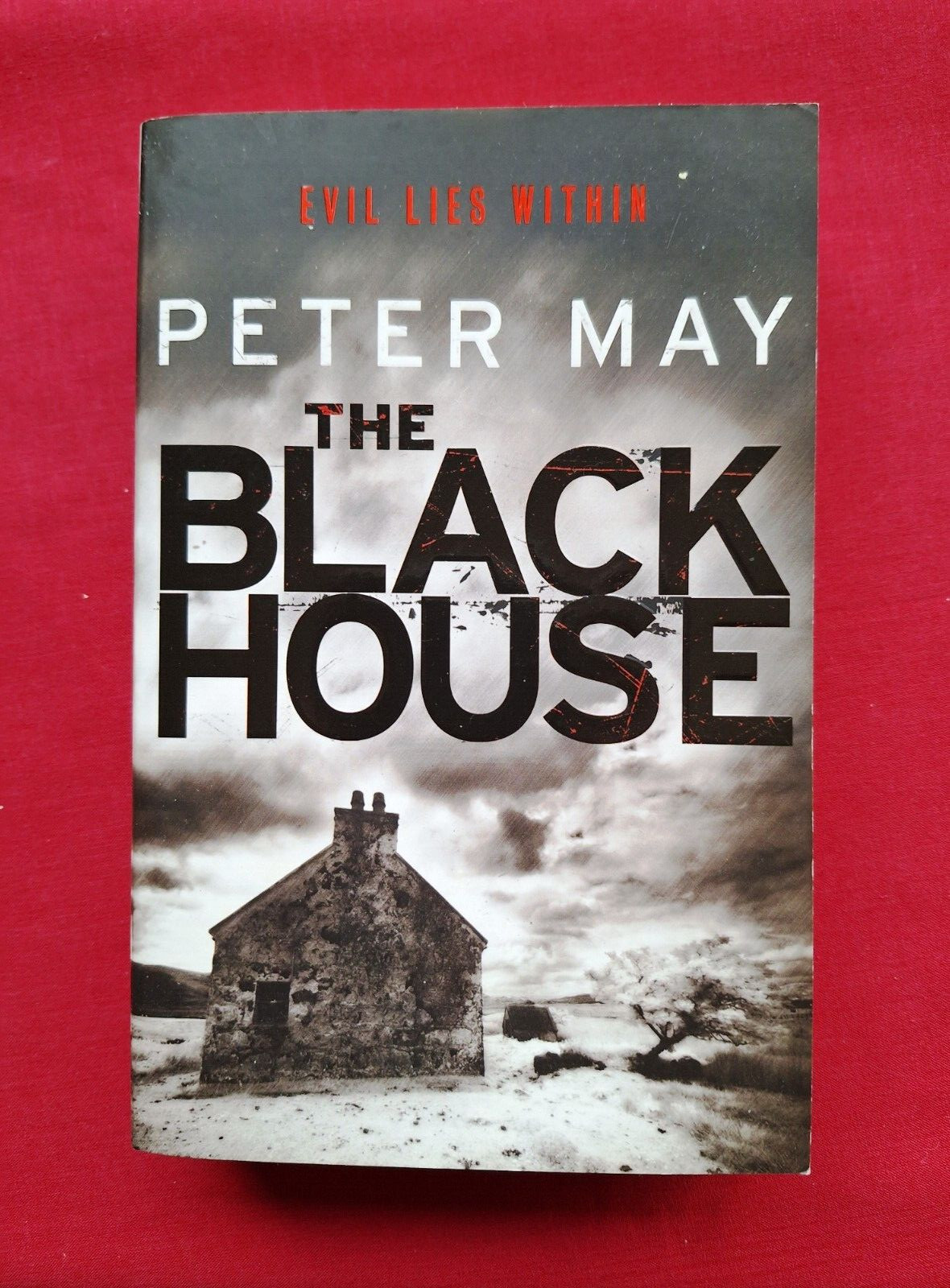 The Blackhouse: Book One of the Lewis Trilogy By Peter May - Image 2