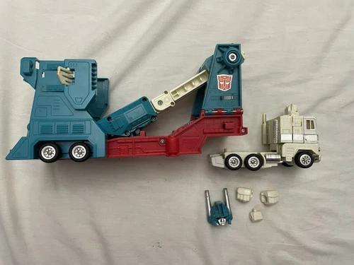 Vintage 1984 Hasbro Transformers G1 Ultra Magnus Vehicle