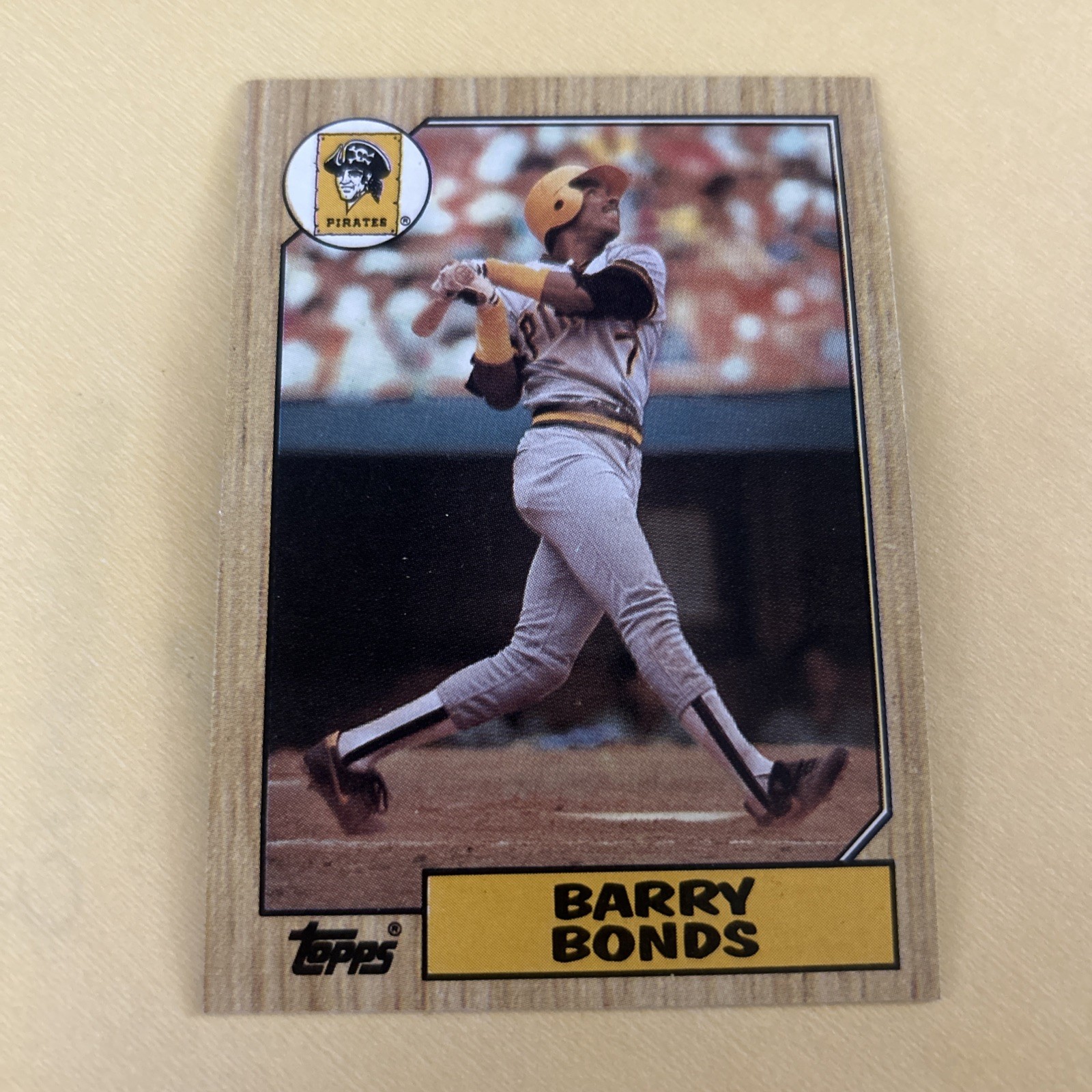 1987 Topps - Barry Bonds #320 (RC)  MINT & Centered. 