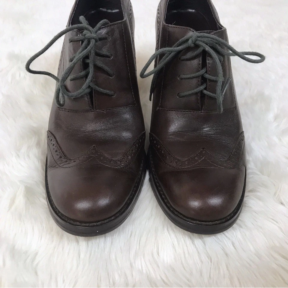 Mocasín de tacón alto marrón vintage Y2K talla 6,5 cuero punta de ala Preppy Academia Foto 3 de 4