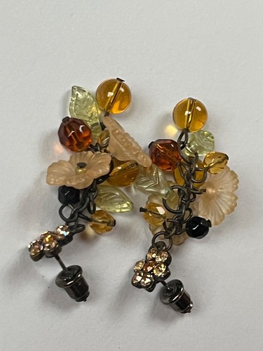 Iridescent Tiny Gold Rhinestone Flower w Plastic Leaves & Beads Dangle Post Earr - Picture 6 of 7