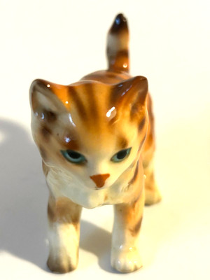 Vintage Lefton Walking Orange Tabby Cat Blue-Eyed A231 Approx. 3'' x 3.5''