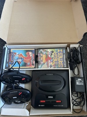 Sega Mega Drive 2 Retro Konsole mit 2 offiziellen Controllern OVP und 2 Spielen