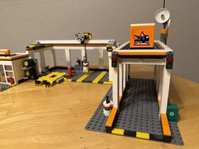 LEGO CITY: Garage (7642)  100% Complete w/Instructions | No Box