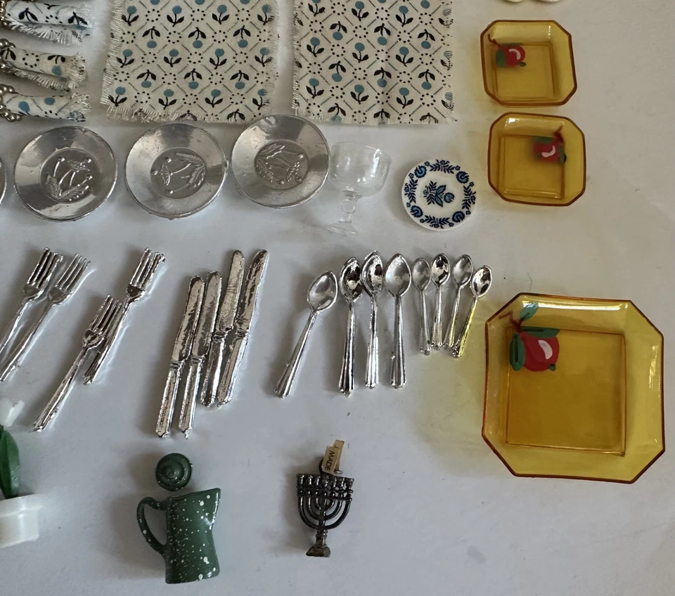 Large 40+ piece dollhouse kitchen accessory lot cookware food linens utensils - Image 3 of 4