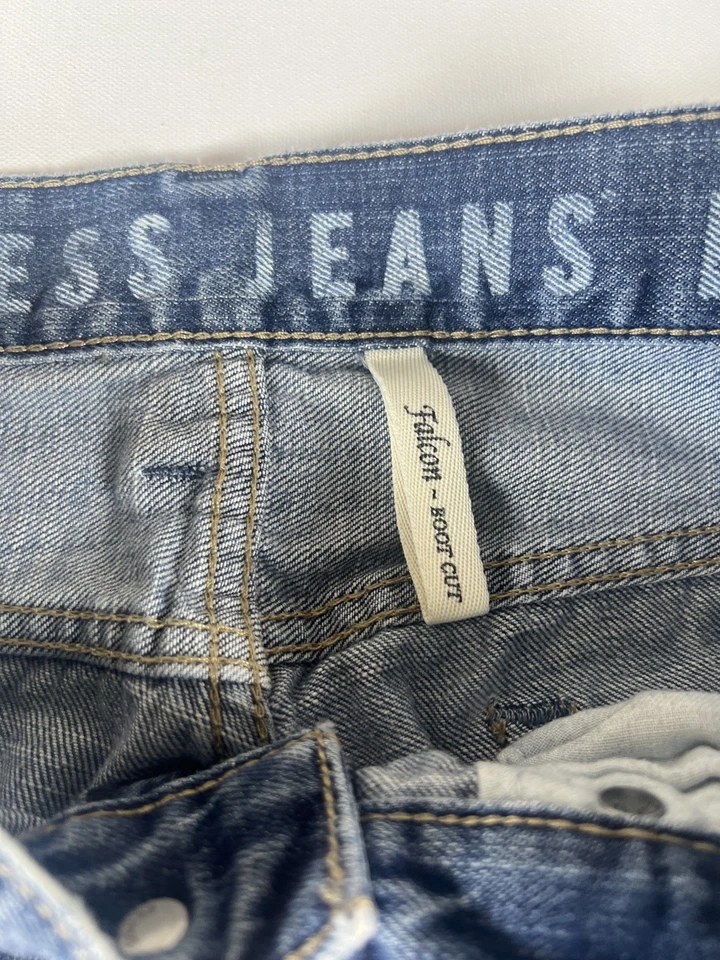 Guess Mujer (30x32) Azul Falcon Bota Ajustada Botón Desgastado Mosca Jeans Foto 2 de 4