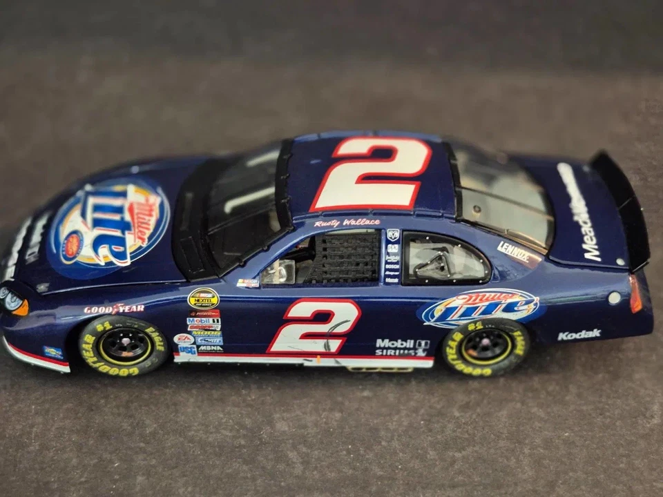 Acción #2 Rusty Wallace Miller Lite Martinsville Win 2004 con neumático de carreras 1:24 Foto 4 de 4