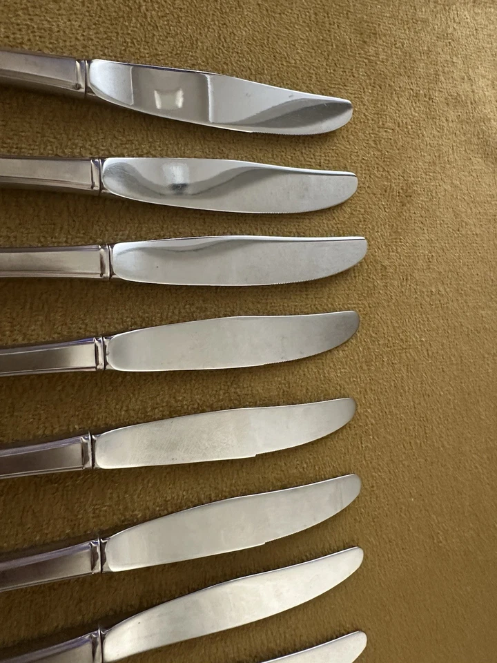 (12) Oneida Community Stainless Patrick Henry DINNER KNIVES Flatware - Image 3 of 4