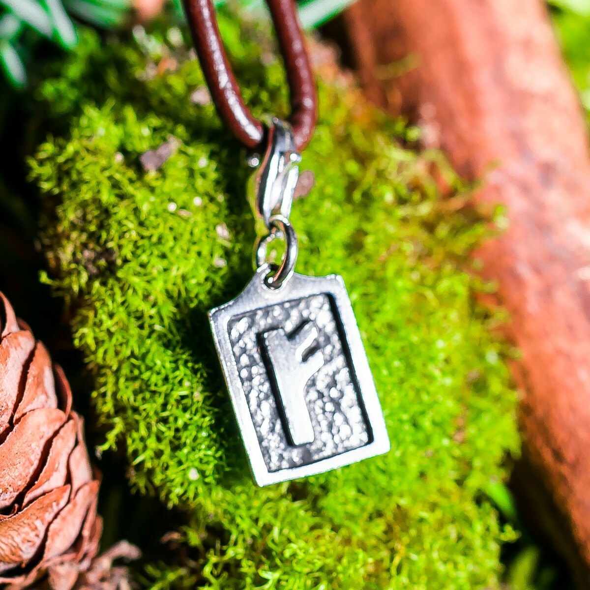 Kiss Of Leather Fehu Runen Anhänger - Bronze Amulett Mit Baumwollband, 29mm