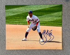 NEW YORK METS- J.D. DAVIS AUTOGRAPH 8x10 FIELDING ACTION PHOTO SIGNED AUTO