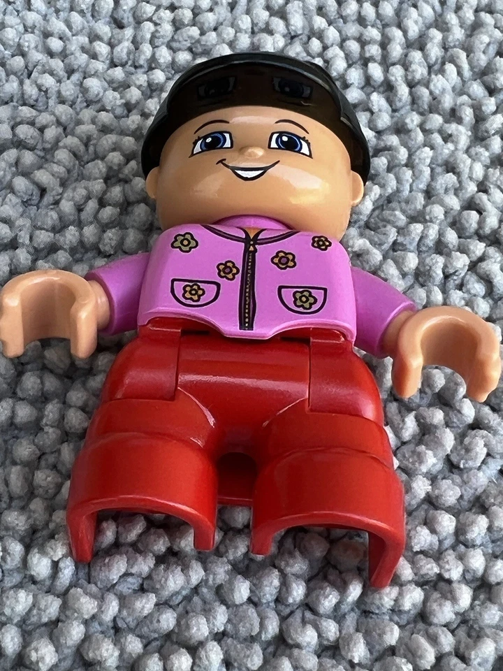 Lego Duplo Replement Part #152H9 Figure Toddler Girl Daughter Pink Shirt Black  - Image 3 of 3