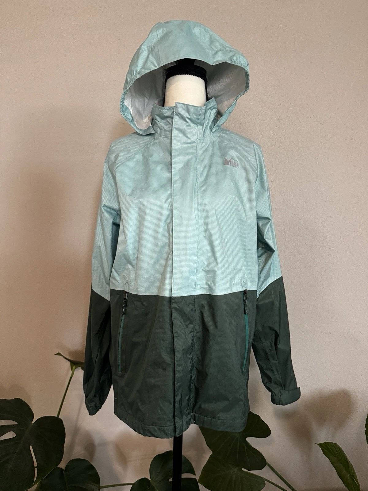 REI Co-op Girls Rain Jacket Size XL 18 Waterproof Two-Tone Green Hooded Unisex